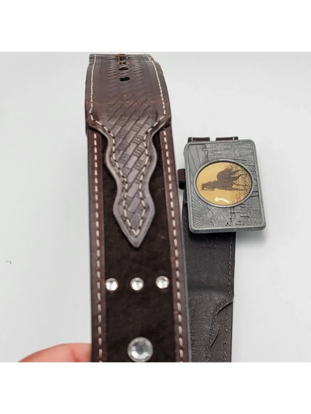 Vtg Western/Cowgirl Brown Leather Belt with Horse-Themed Metal Buckle Adjustable